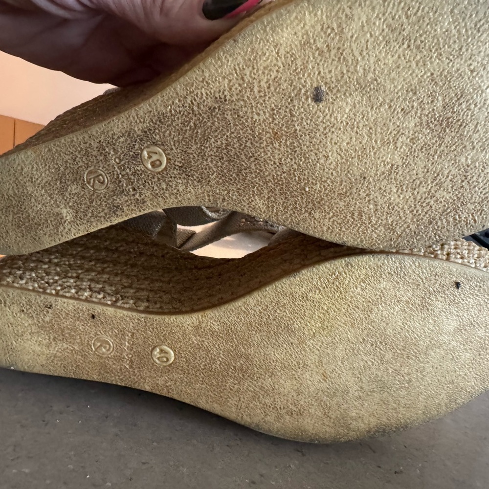 Sparkly Silver Rhinestone Sandals - Picture 3 of 3